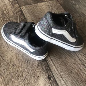 Children’s 8 vans (girls)